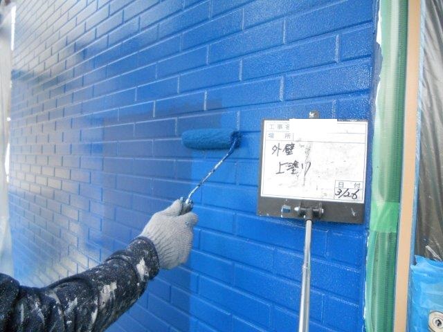外壁サイディング塗装上塗り塗装状況