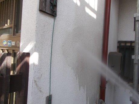 外壁モルタル塗装前高圧洗浄状況