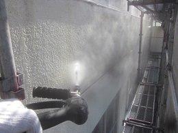 外壁モルタル塗装前高圧洗浄状況