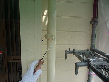 雨樋塗装上塗り二層目塗装状況