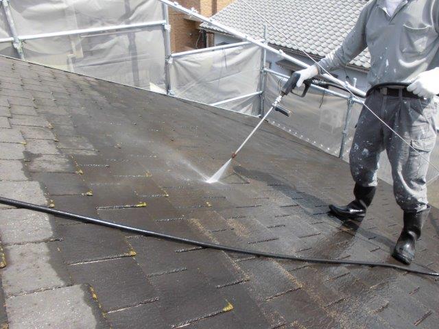 屋根カラーベスト遮熱フッ素塗料塗装前高圧洗浄状況
