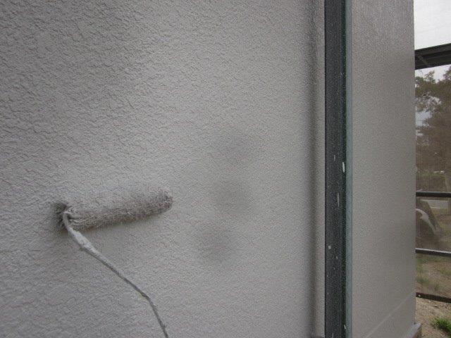 外壁ALC塗装フッ素塗料塗装上塗り二層目塗装状況