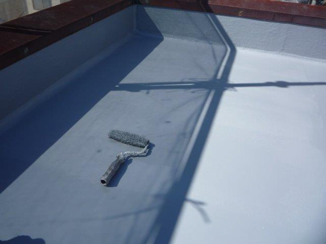 屋上防水塗装防水材二層目塗装状況