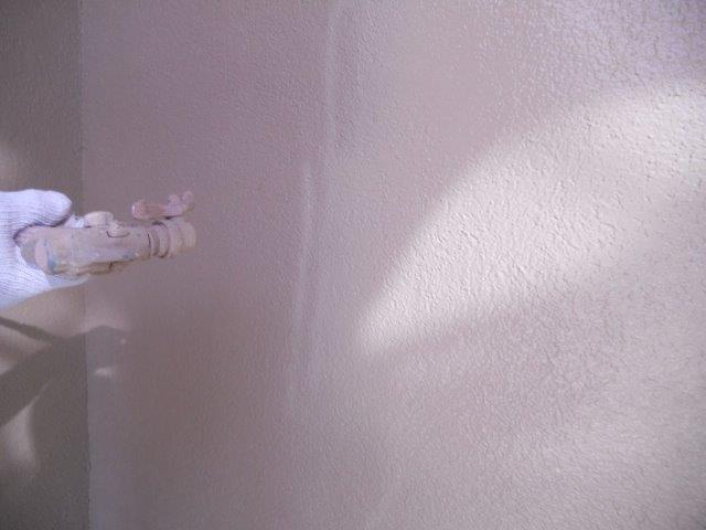 外壁無機塗料上塗り二層目塗装状況