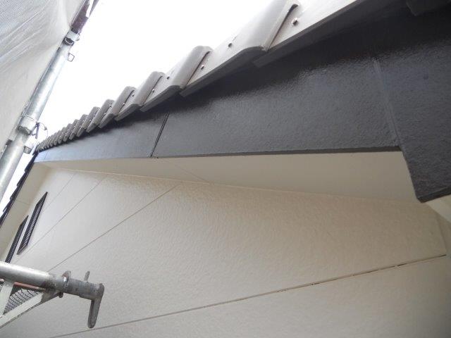 外壁付帯部破風板塗装完了