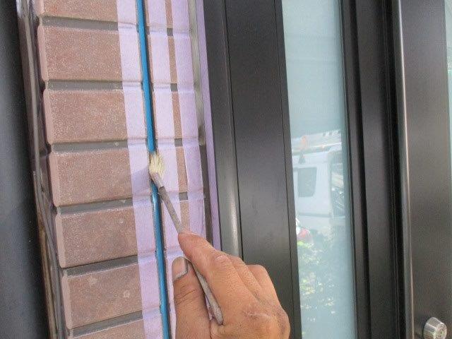 外壁サイディング目地コーキングプライマー塗布