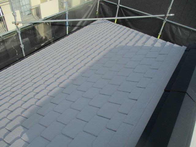 17・屋根カラーベストキルコ遮断熱塗料塗装主材1層目塗装完了
