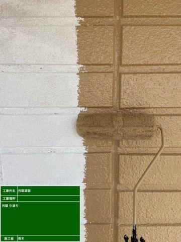 13：外壁無機塗料塗装中塗り塗装状況