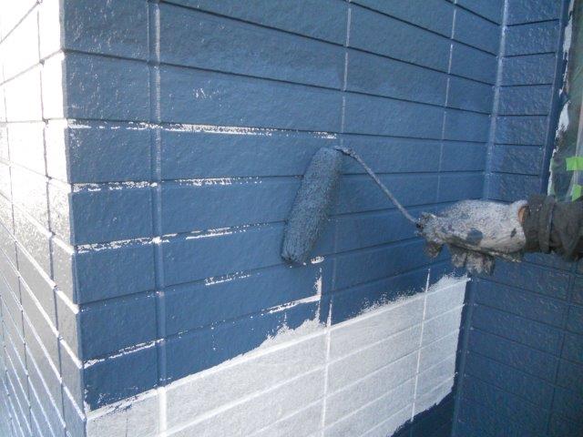 8：外壁フッ素塗料塗装中塗り塗装状況