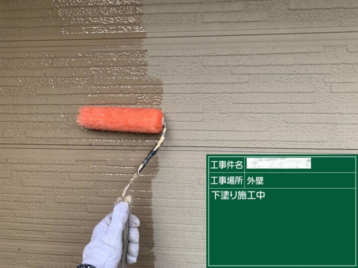 10：外壁サイディングフッ素塗料塗装下塗り塗装状況