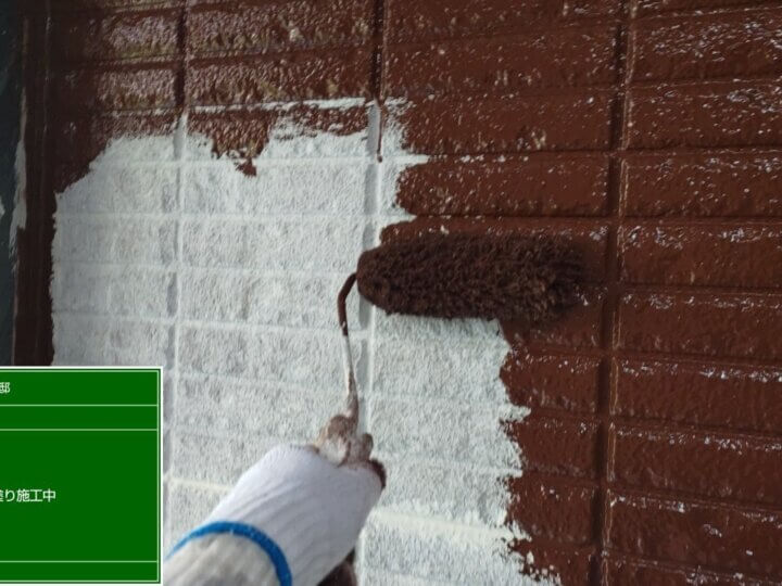 13:外壁ALCフッ素塗料塗装中塗り塗装状況
