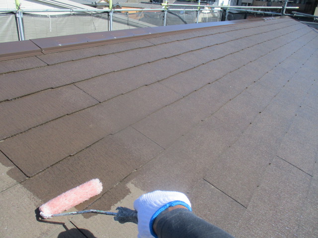 18:カラーベスト屋根フッ素塗料塗装下塗り塗装状況