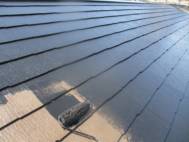 20:カラーベスト屋根フッ素塗料塗装中塗り塗装状況