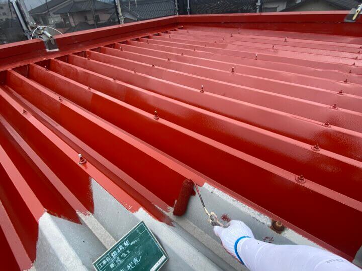 10:折半屋根フッ素塗料塗装錆止め塗装状況