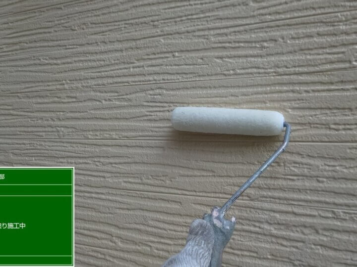 28:外壁サイディングフッ素塗料塗装下塗り塗装状況