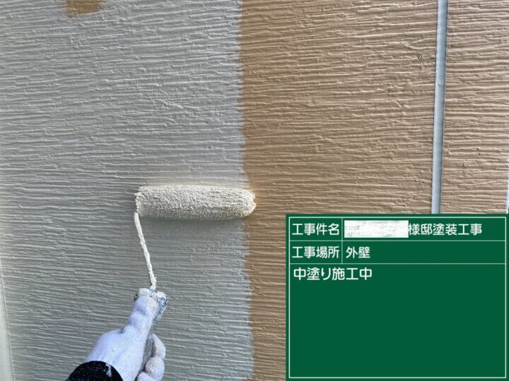 24：外壁塗装：中塗り塗装状況