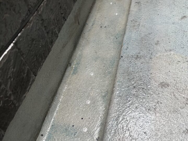 23:バルコニーウレタン防水下塗り塗装完了