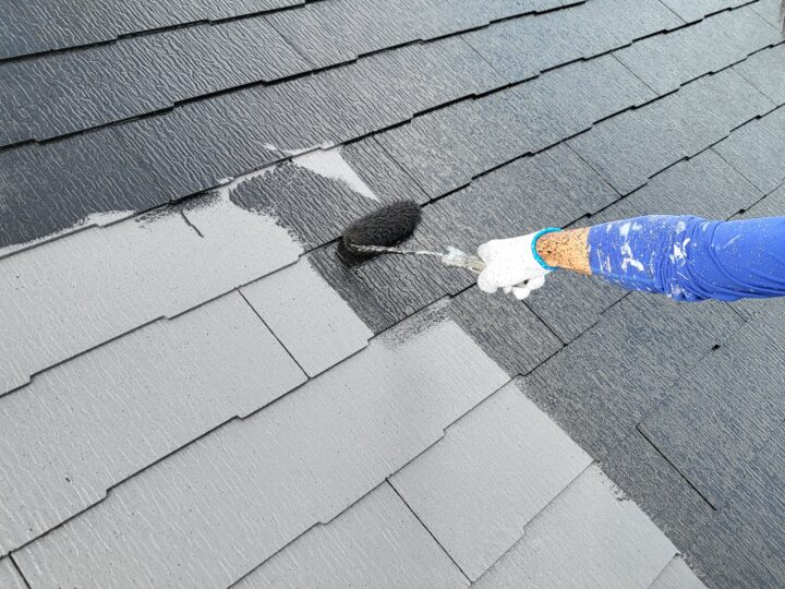 屋根上塗り塗装状況