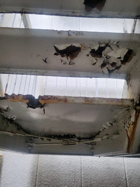 名古屋外壁塗装　鉄骨階段サビ