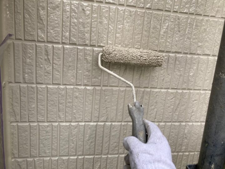 外壁塗装中塗り塗装