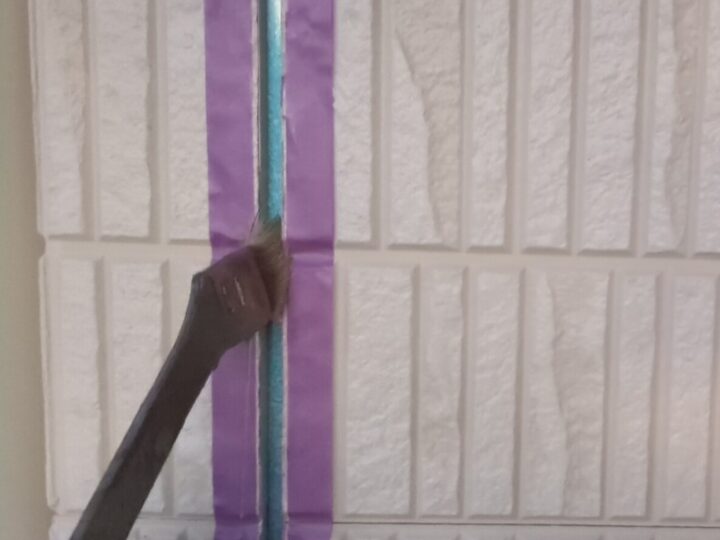 外壁目地コーキングプライマー塗布